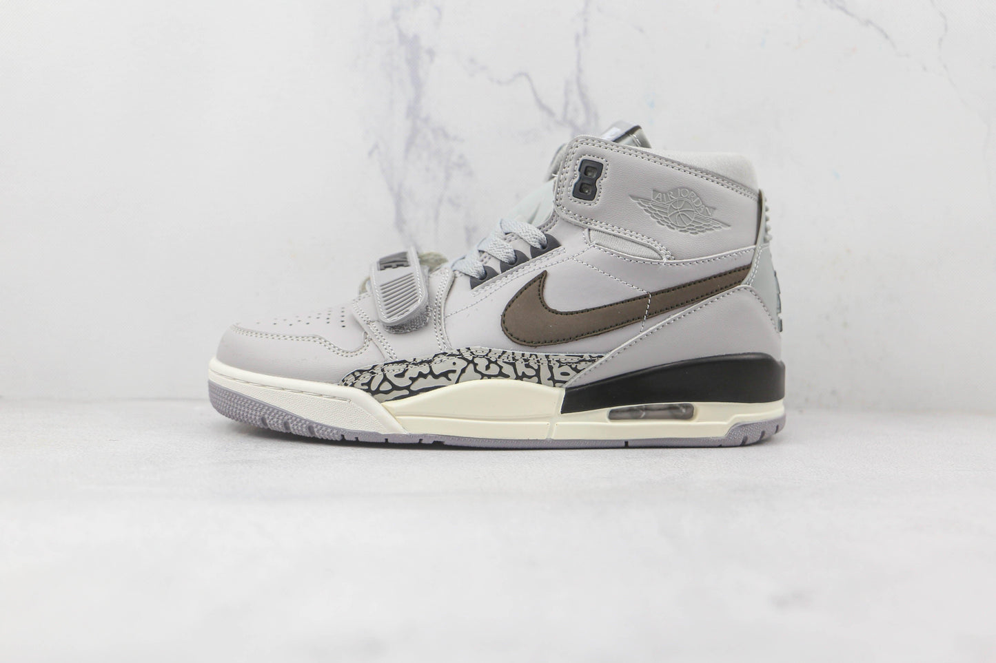 Designer Air Jordan Legacy AT4040 002