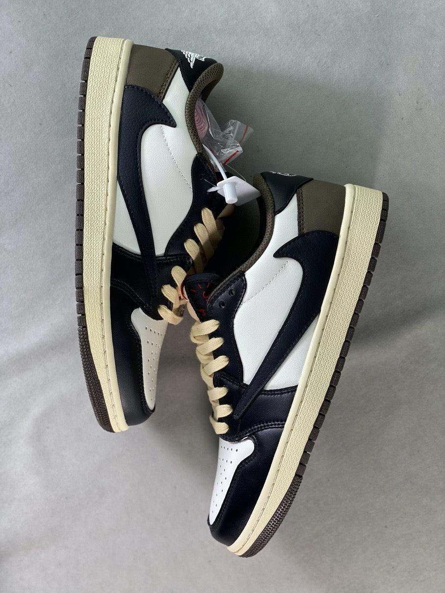 Designer Travis Scott × Air Jordan 1 Low OG “Reverse M CQ4277 105