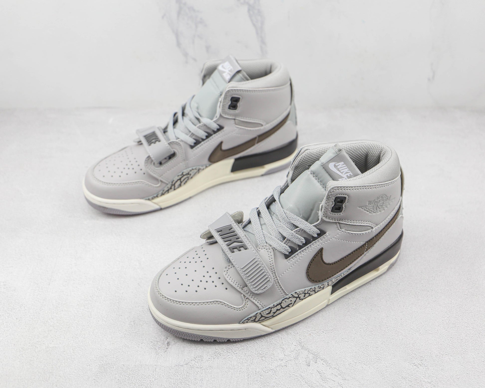 Designer Air Jordan Legacy AT4040 002