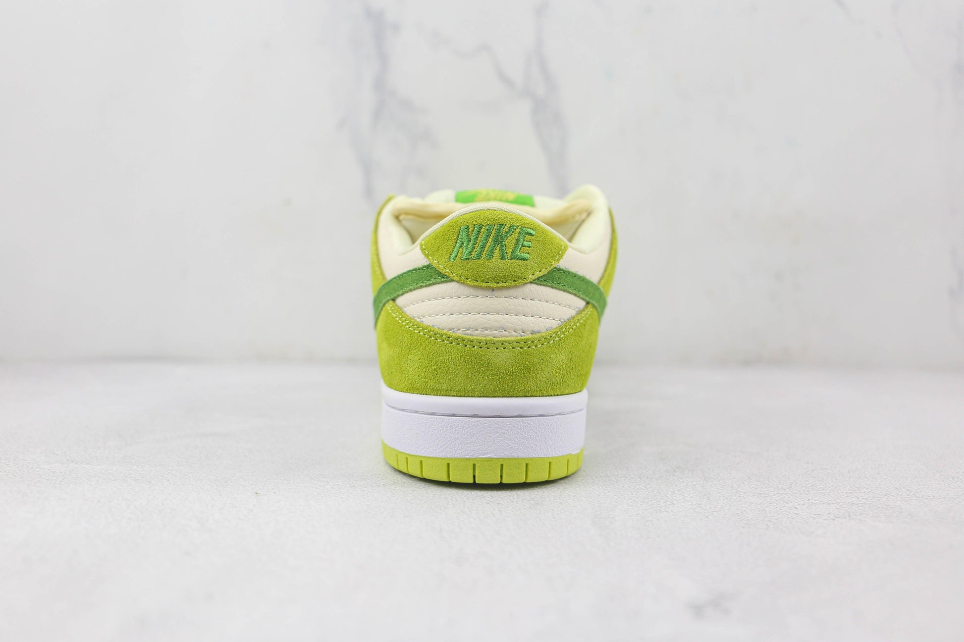 Designer NK SB Dunk Low Pro Sour Apple DM0807-300