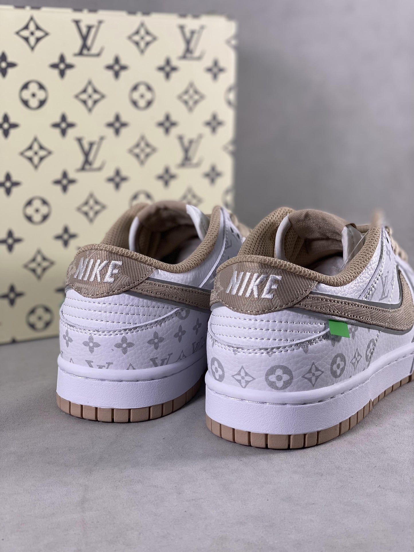 Designer SB Dunk Low x LV LV0526 596