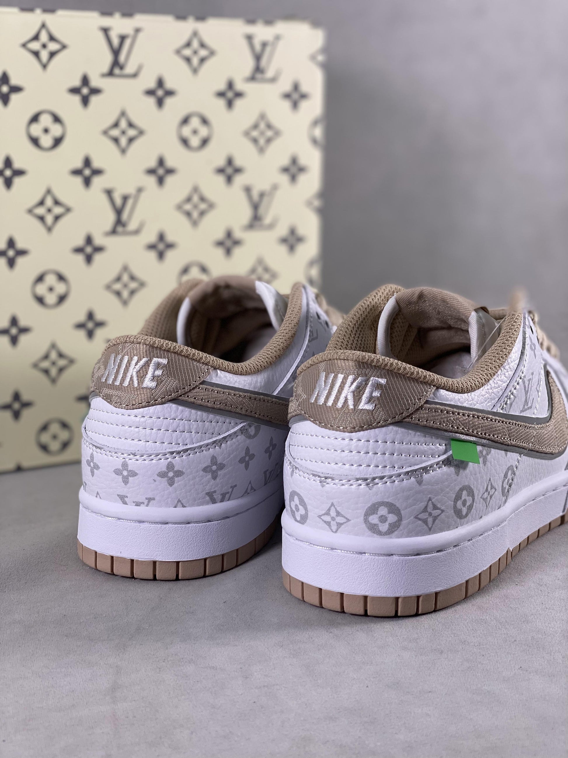 Designer SB Dunk Low x LV LV0526 596