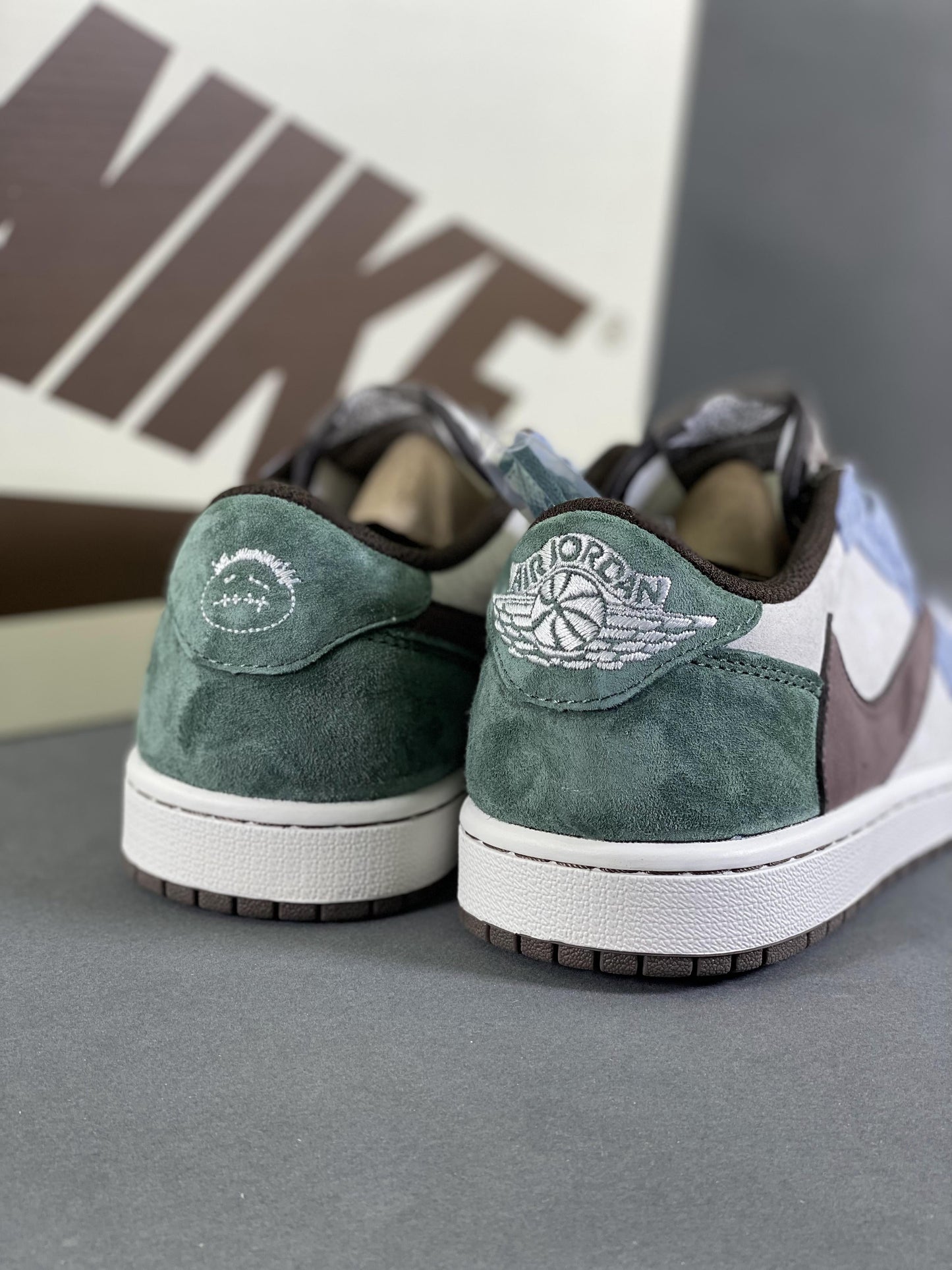 Designer Air Jordan 1 Low x Travis Scott