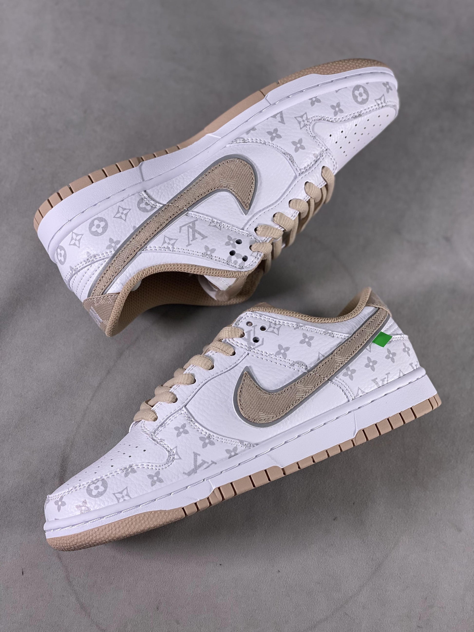 Designer SB Dunk Low x LV LV0526 596