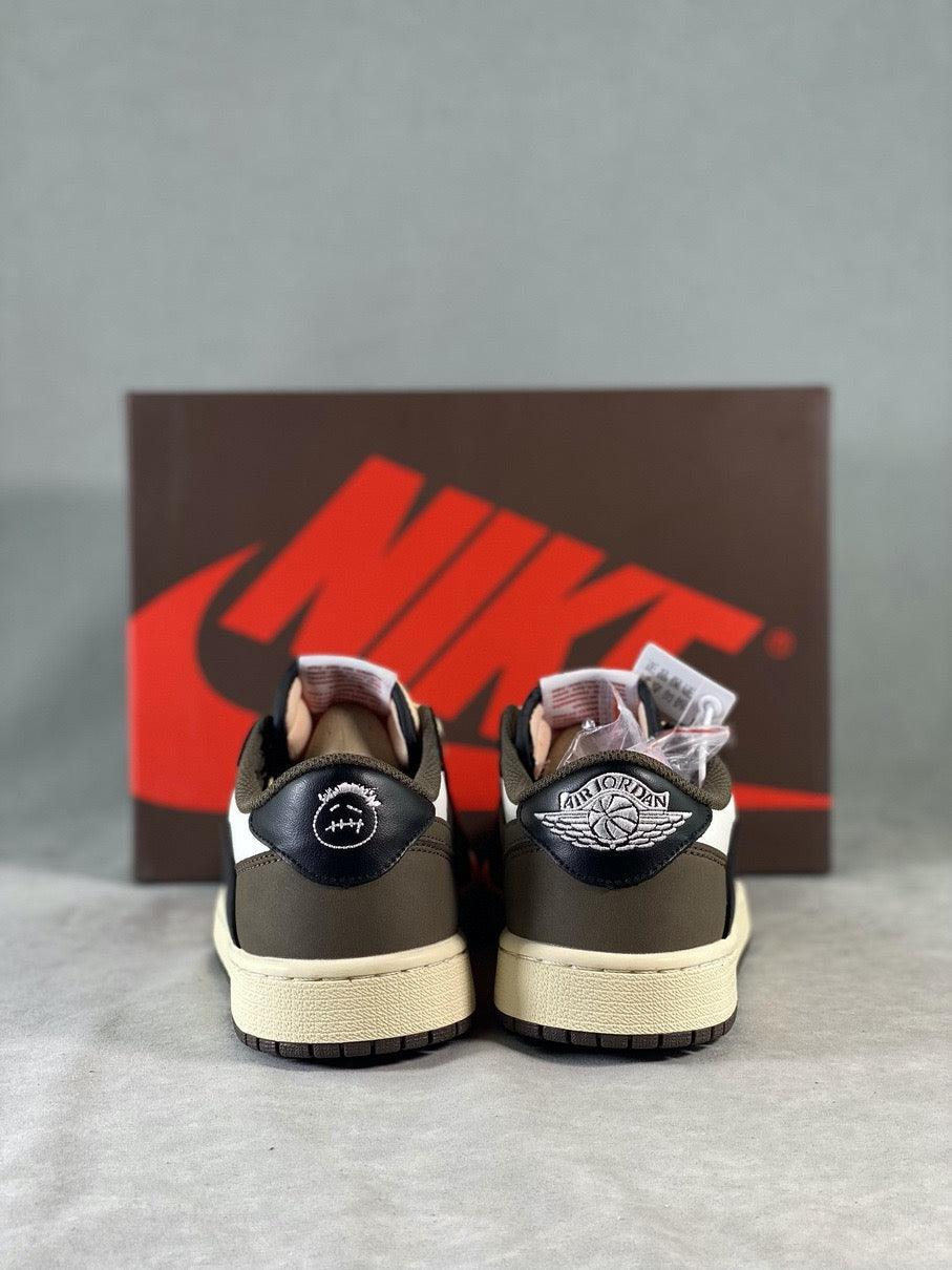 Designer Travis Scott × Air Jordan 1 Low OG “Reverse M CQ4277 105