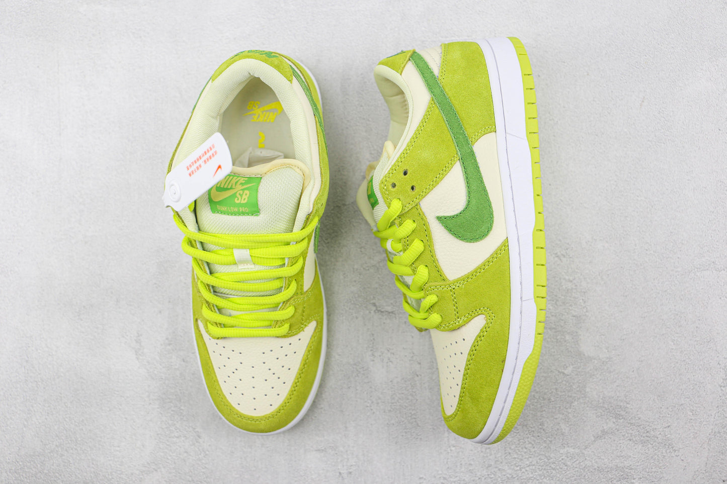 Designer NK SB Dunk Low Pro Sour Apple DM0807-300