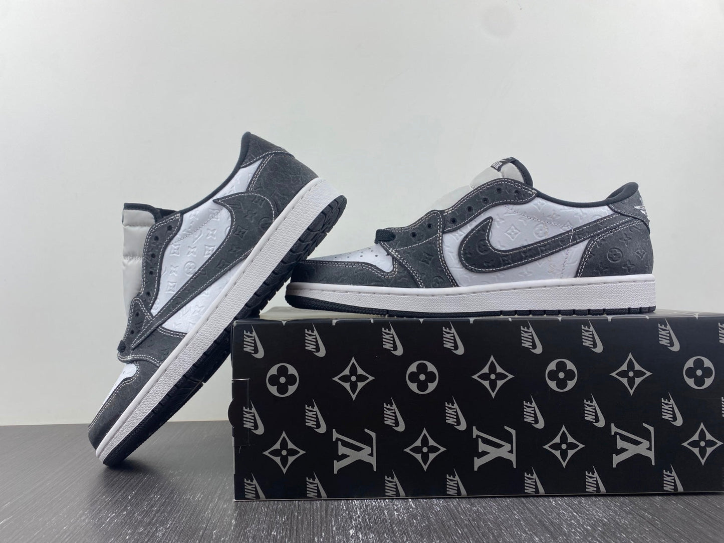 Designer Air Jordan 1 x LV dl2211-001