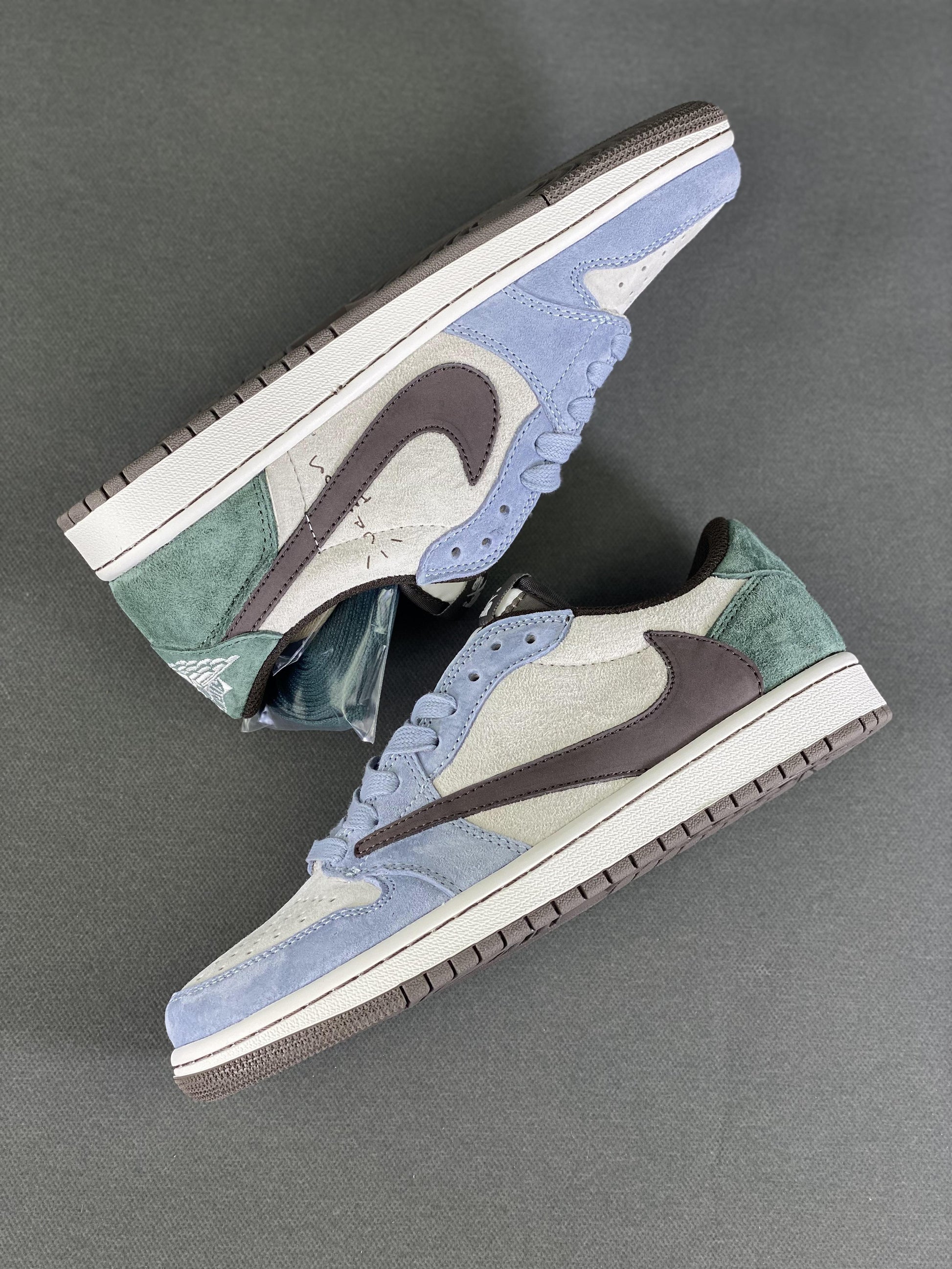 Designer Air Jordan 1 Low x Travis Scott