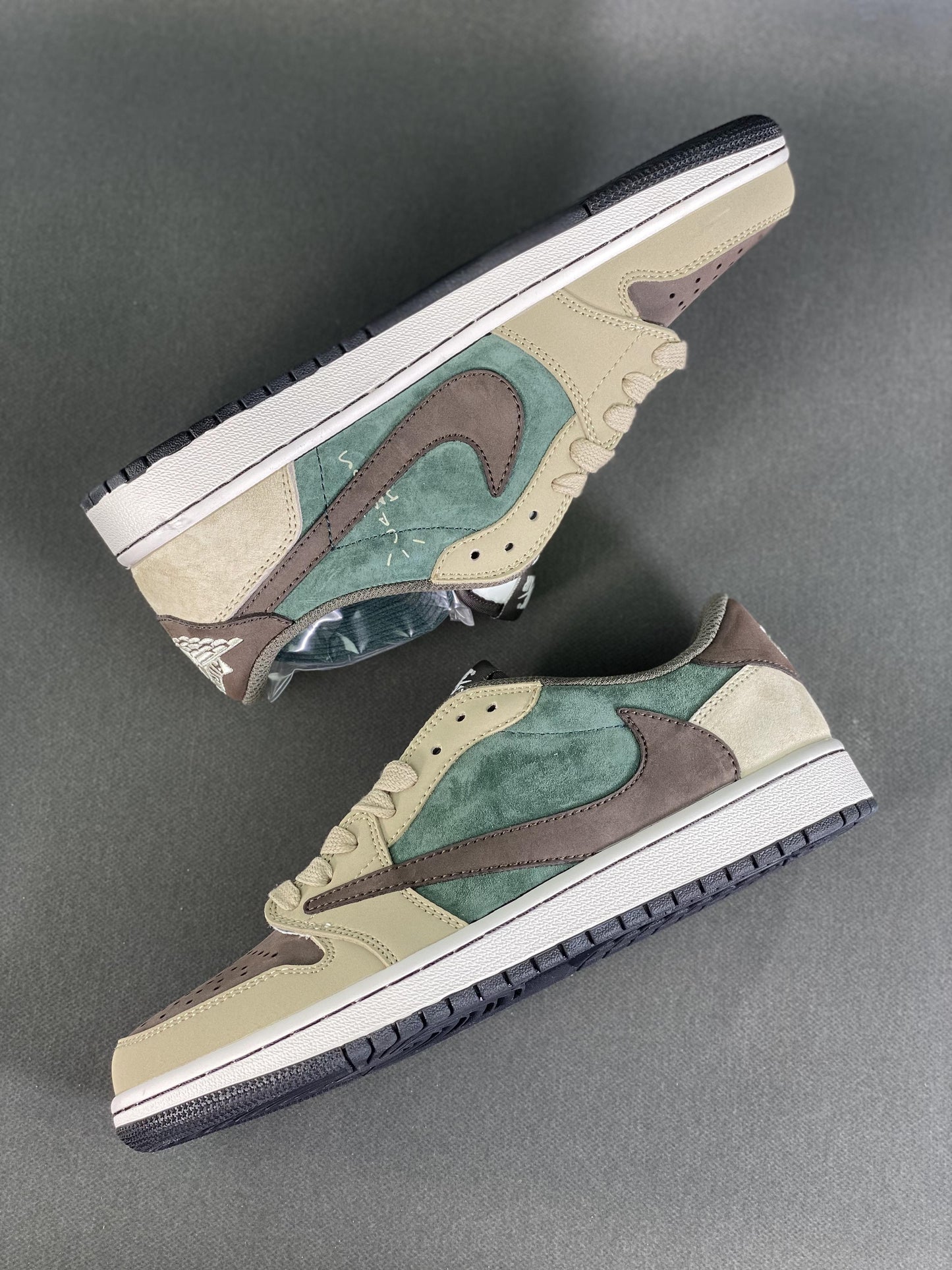 Designer Air Jordan 1 Low x Travis Scott