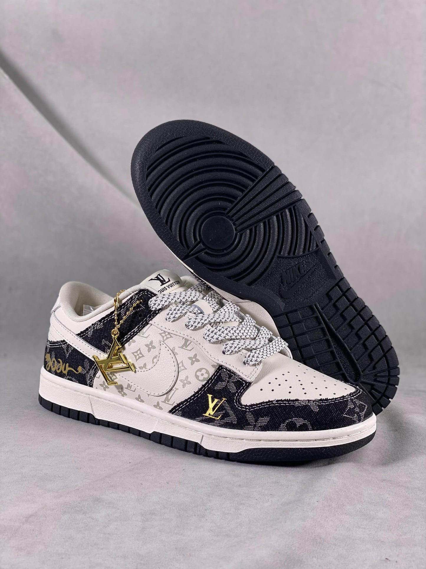 Designer SB Dunk Low x LV FC1688 163