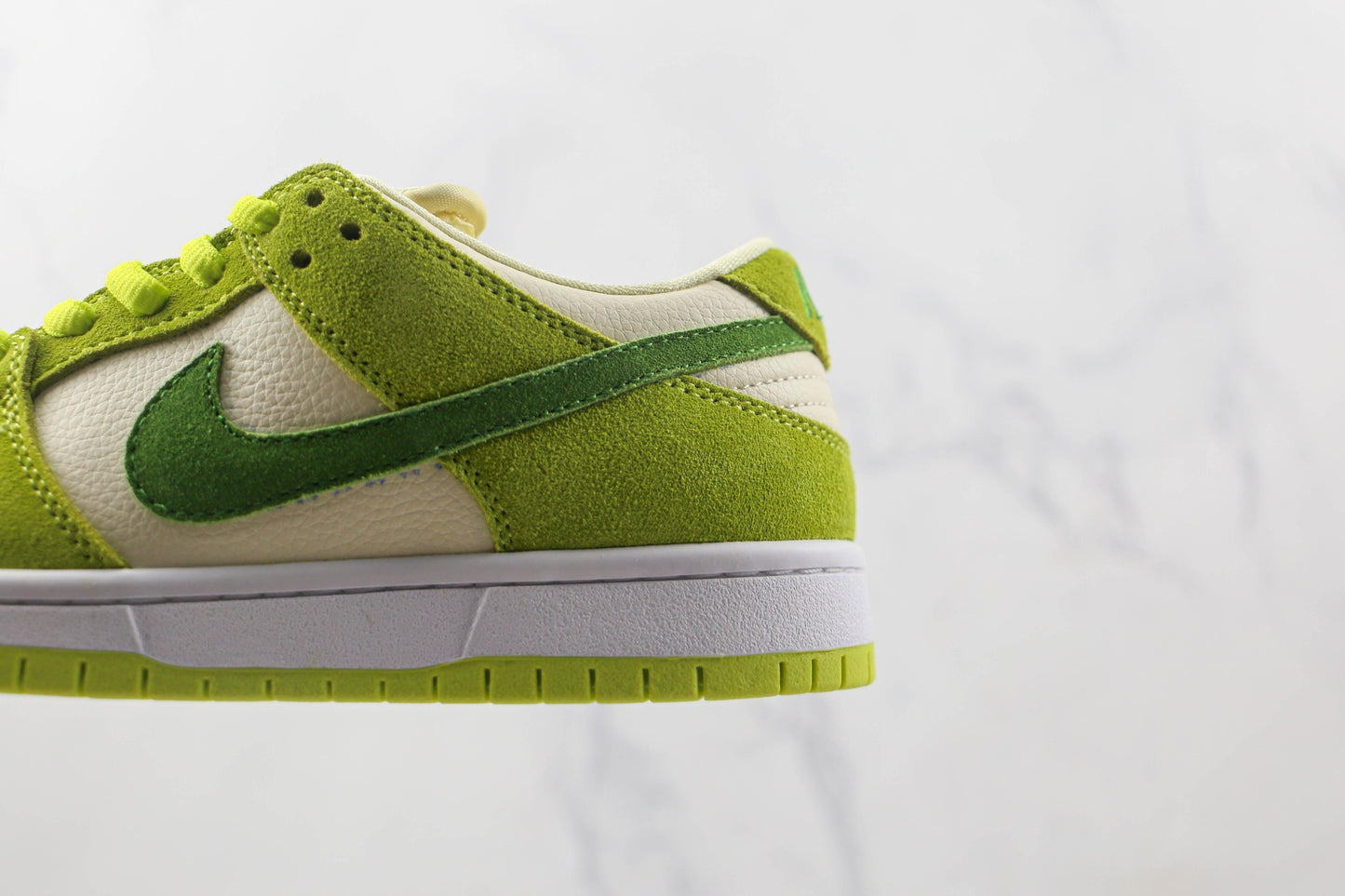 Designer NK SB Dunk Low Pro Sour Apple DM0807-300