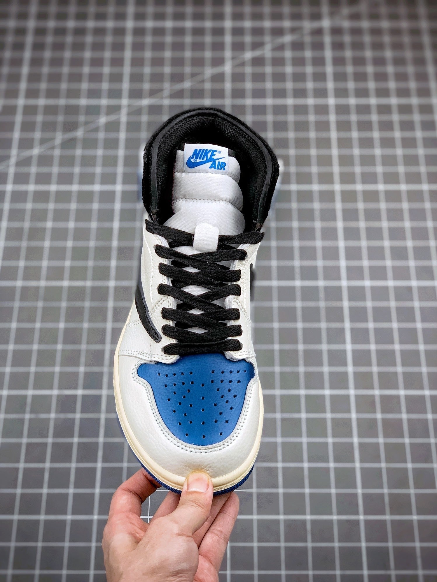 Designer Air Jordan 1 High OG SP Fragment x Travis Scott DH3227-105