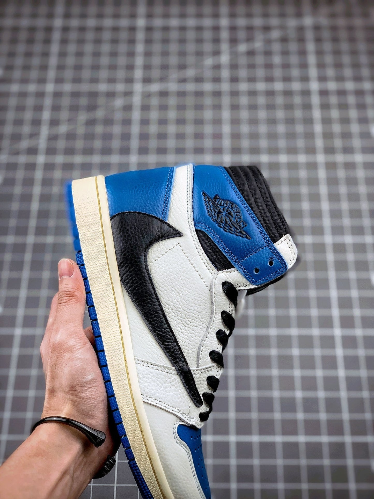 Designer Air Jordan 1 High OG SP Fragment x Travis Scott DH3227-105