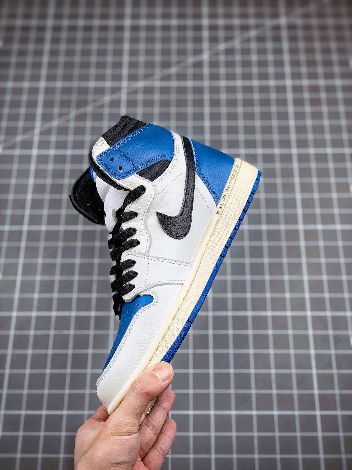 Designer Air Jordan 1 High OG SP Fragment x Travis Scott DH3227-105