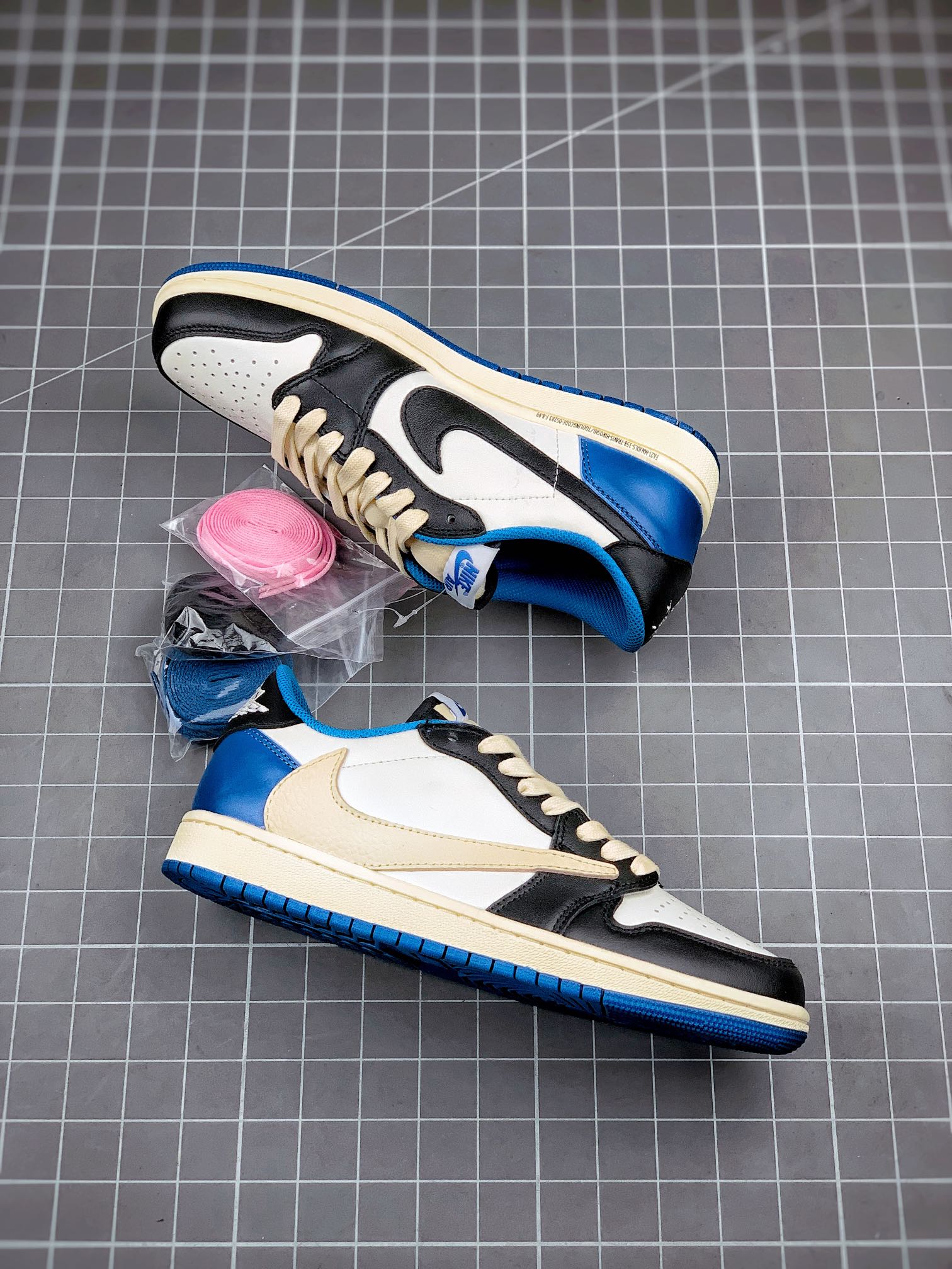 Designer Air Jordan 1 Low Fragment x T-Scott - DM7866-140