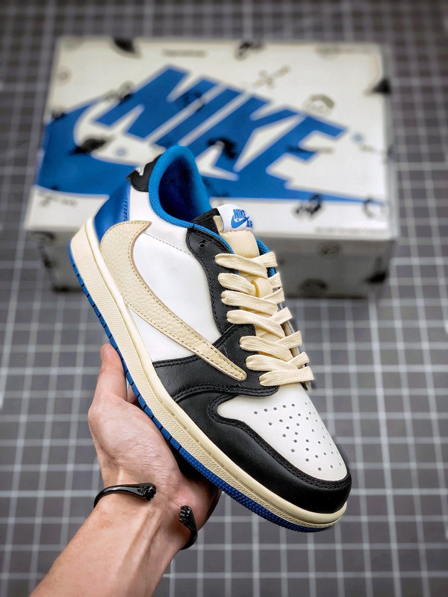 Designer Air Jordan 1 Low Fragment x T-Scott - DM7866-140