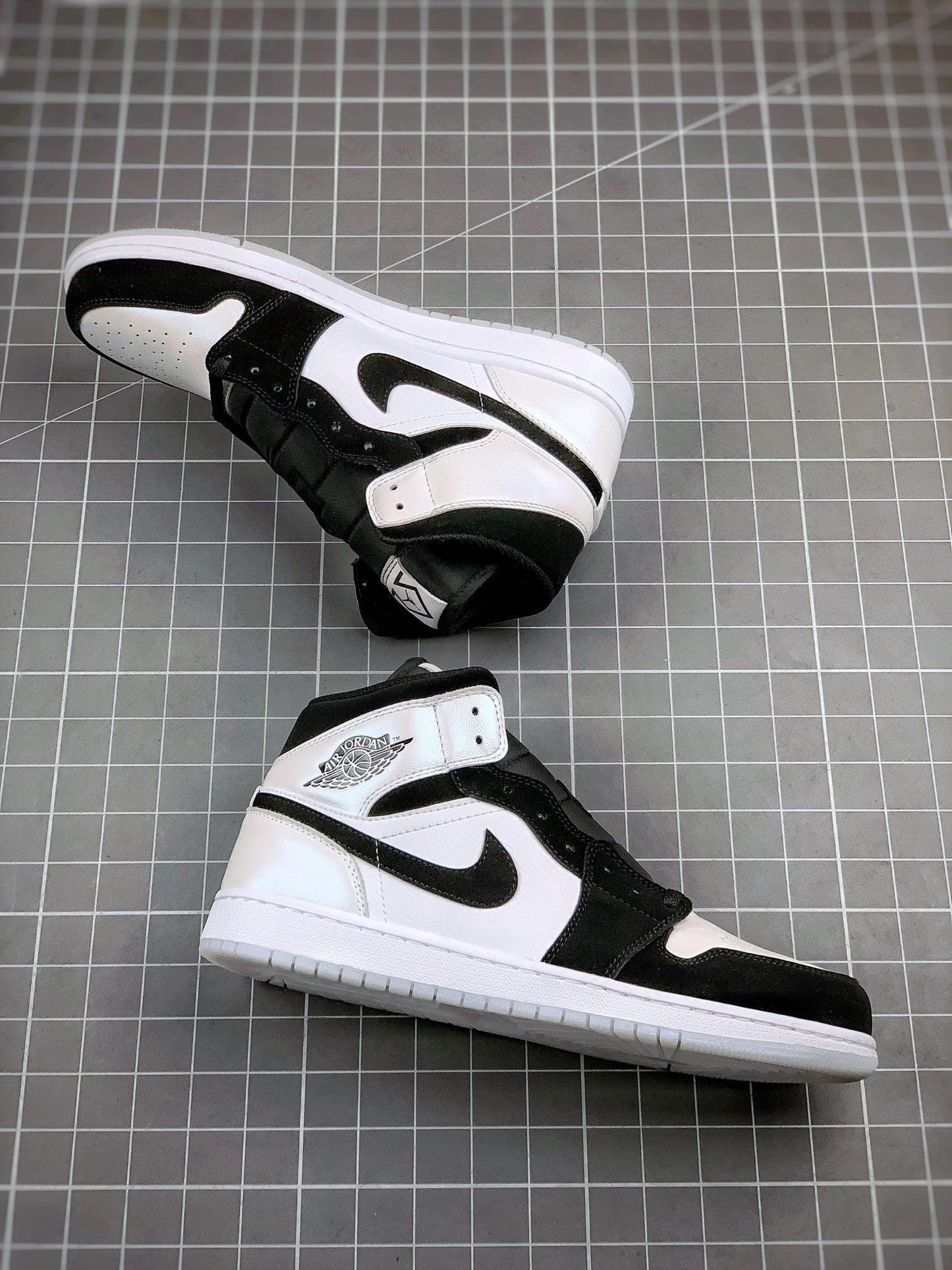 Designer Air Jordan 1 MID Black and White Panda