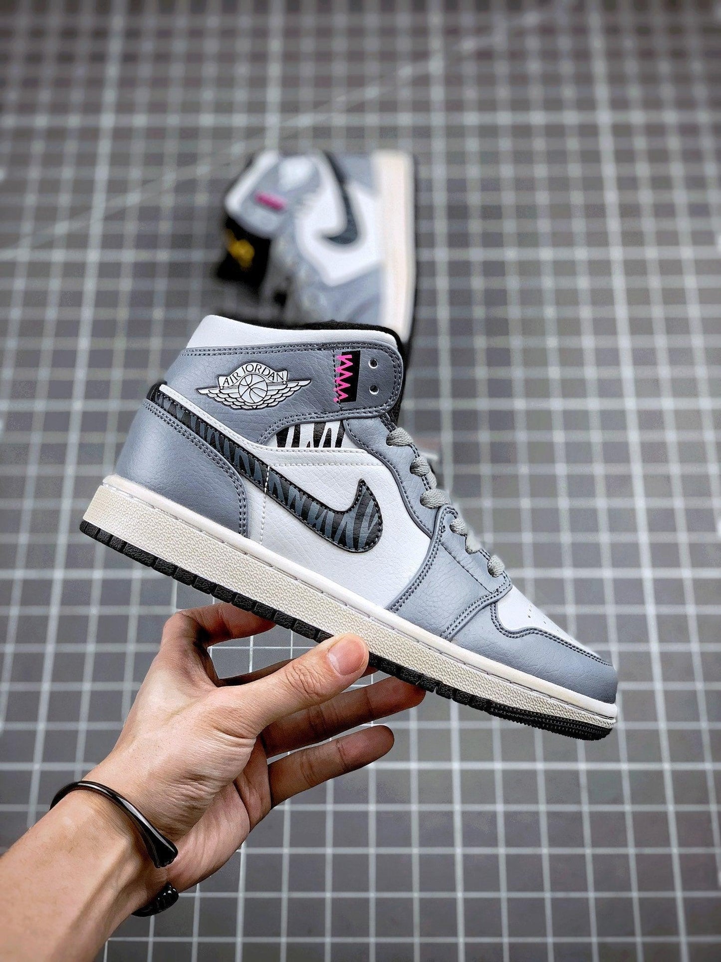 Designer Air Jordan 1 MID Year of the Tiger Limited Dark Grey 554724-170