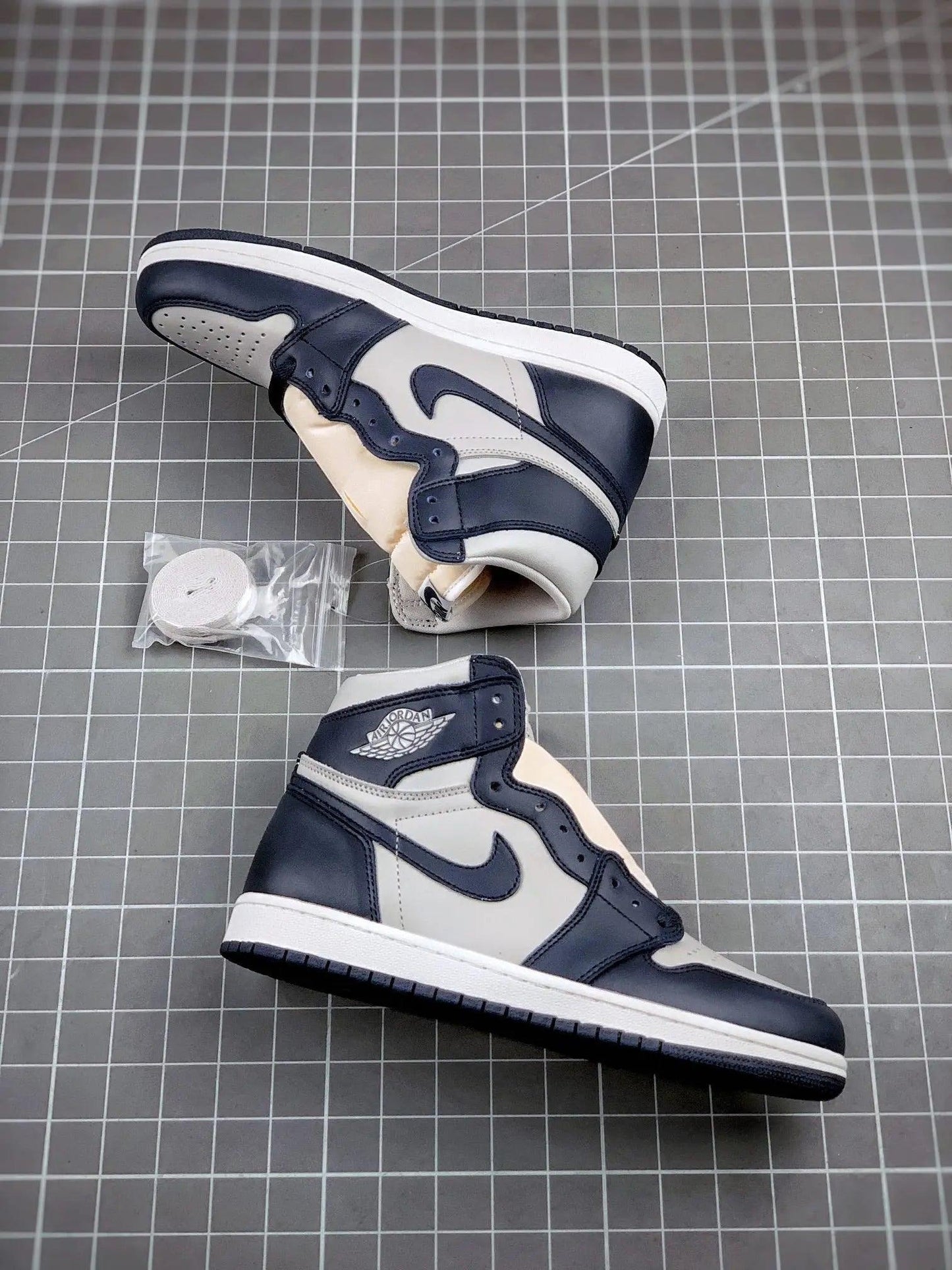 Designer Air Jordan 1 Retro Grey Blue Georgetown