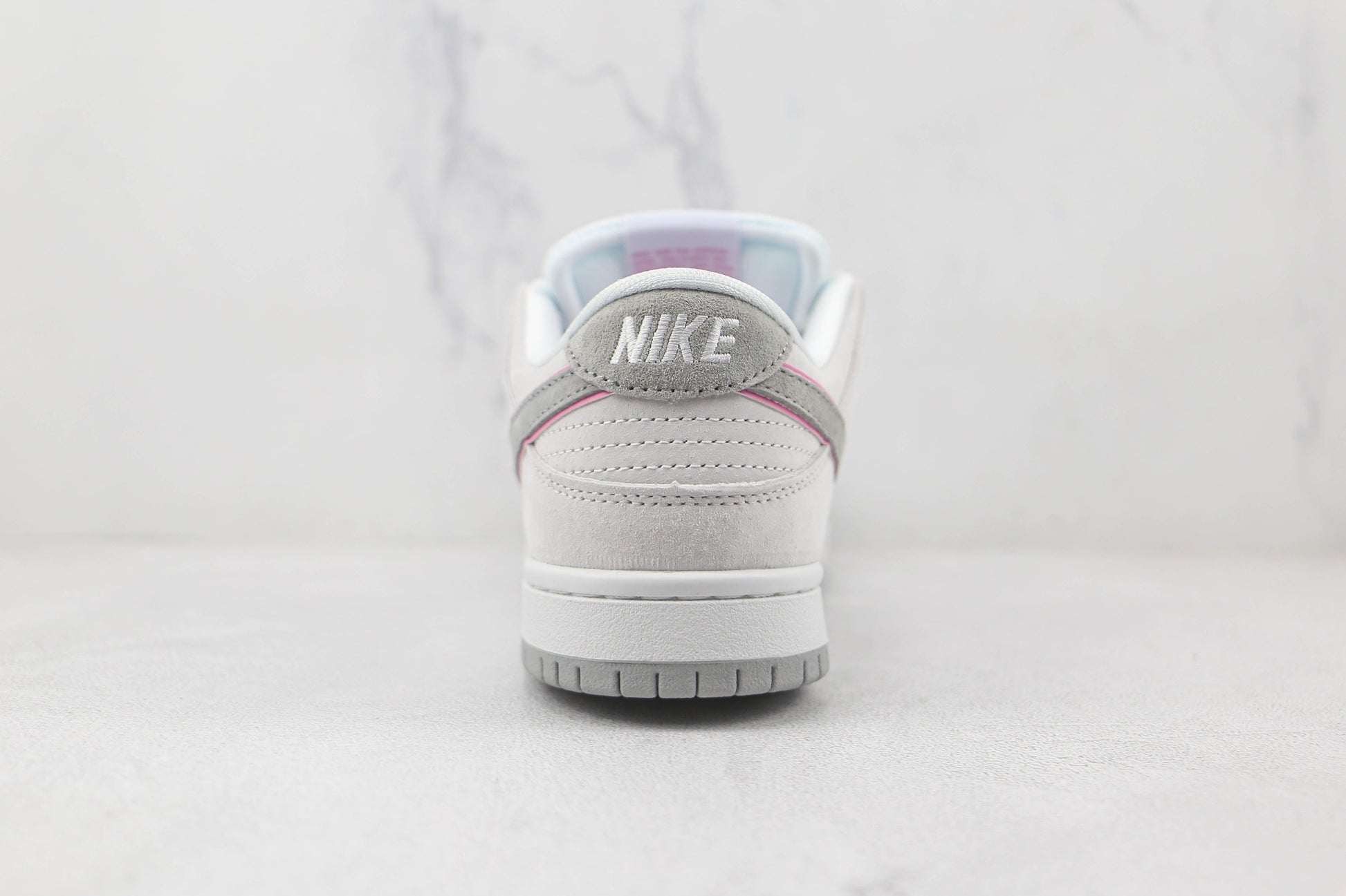 Designer SB Zoom Dunk Low Pro IW