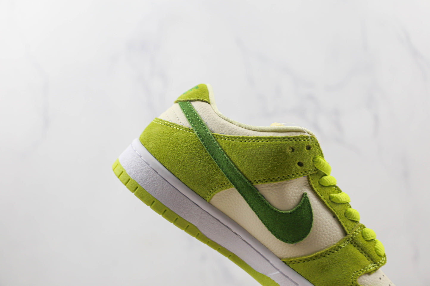 Designer NK SB Dunk Low Pro Sour Apple DM0807-300