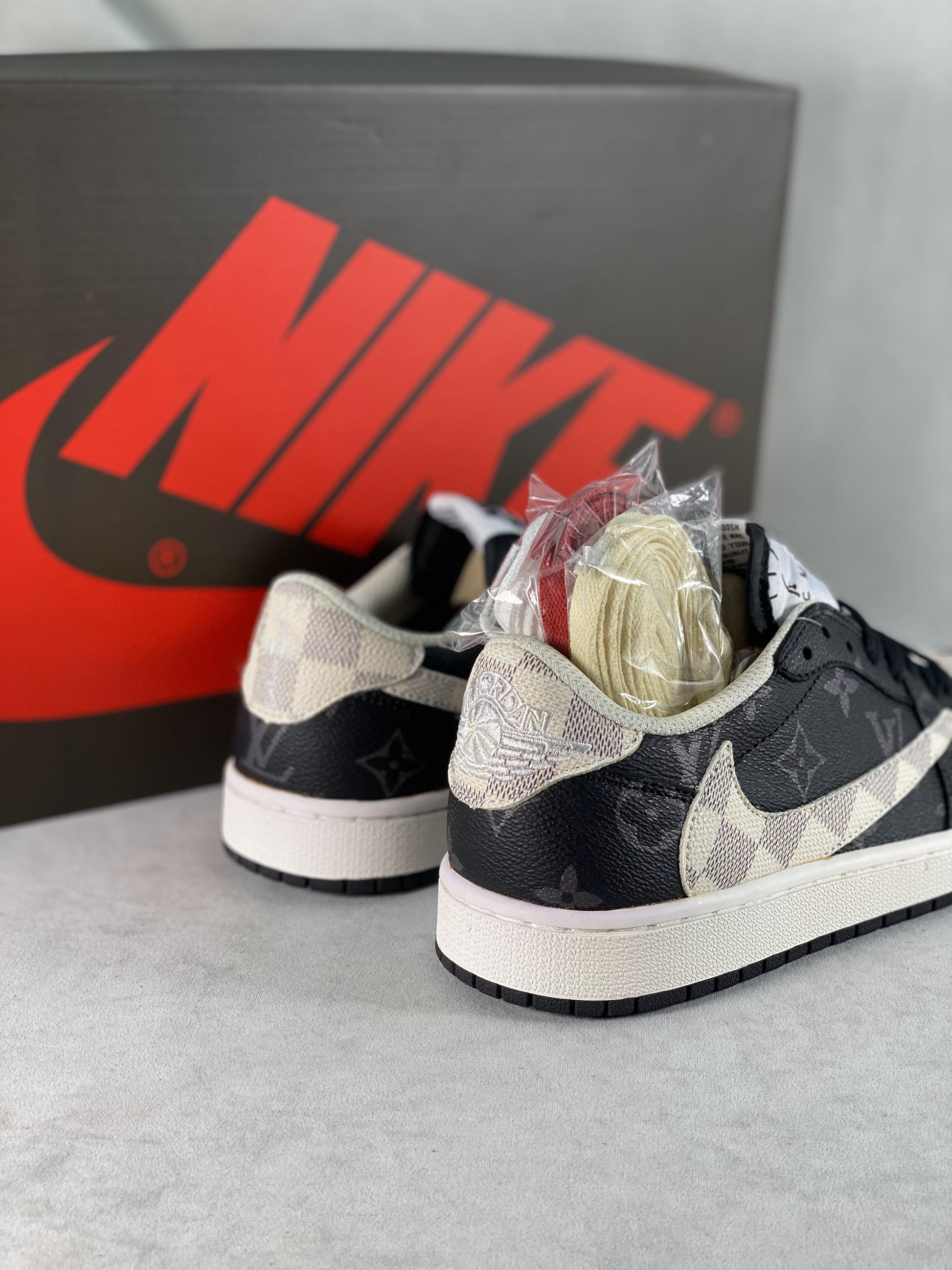 Designer Travis Scott x Fragment x Air Jordan 1 Low TS x LV DM7866-512