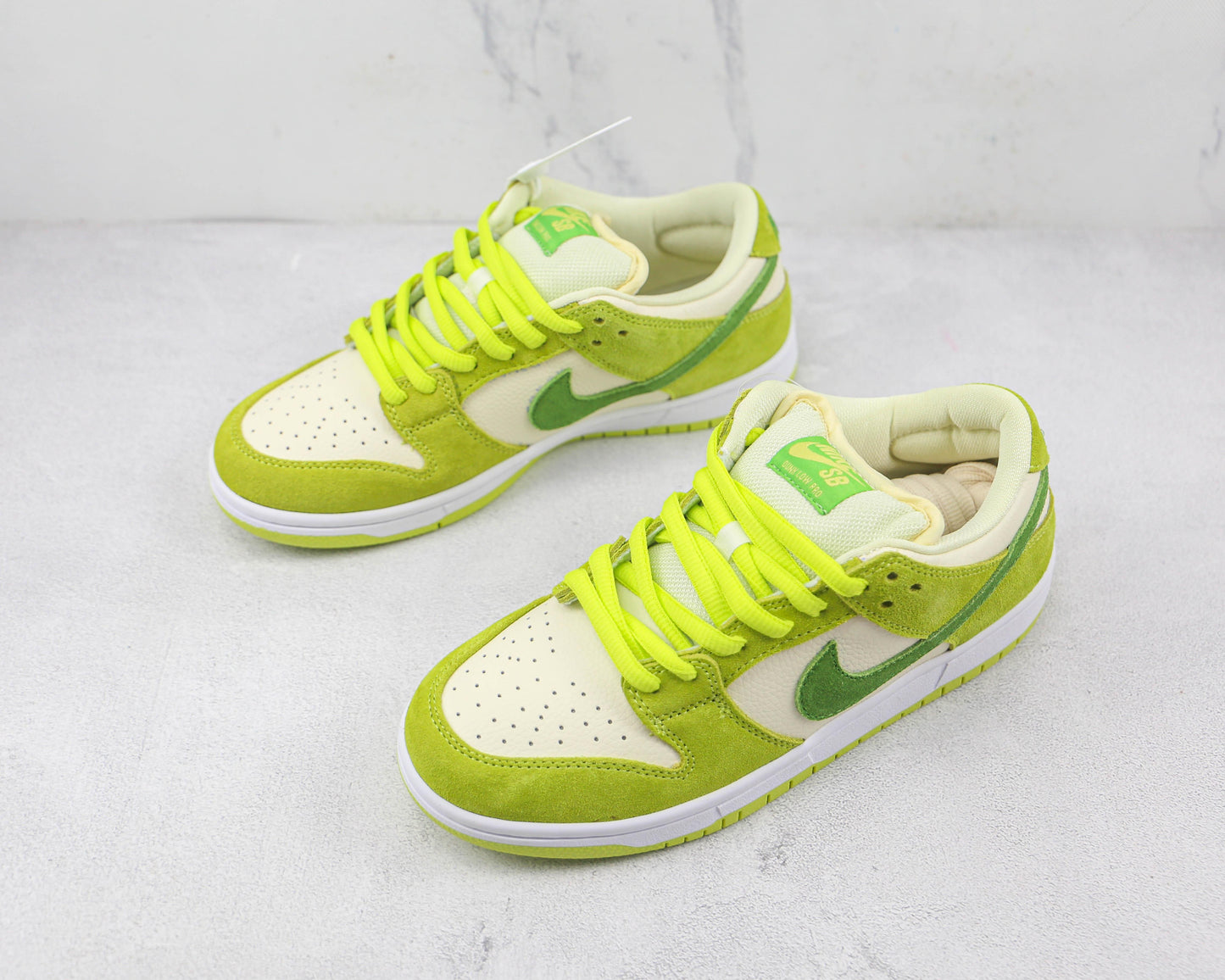 Designer NK SB Dunk Low Pro Sour Apple DM0807-300