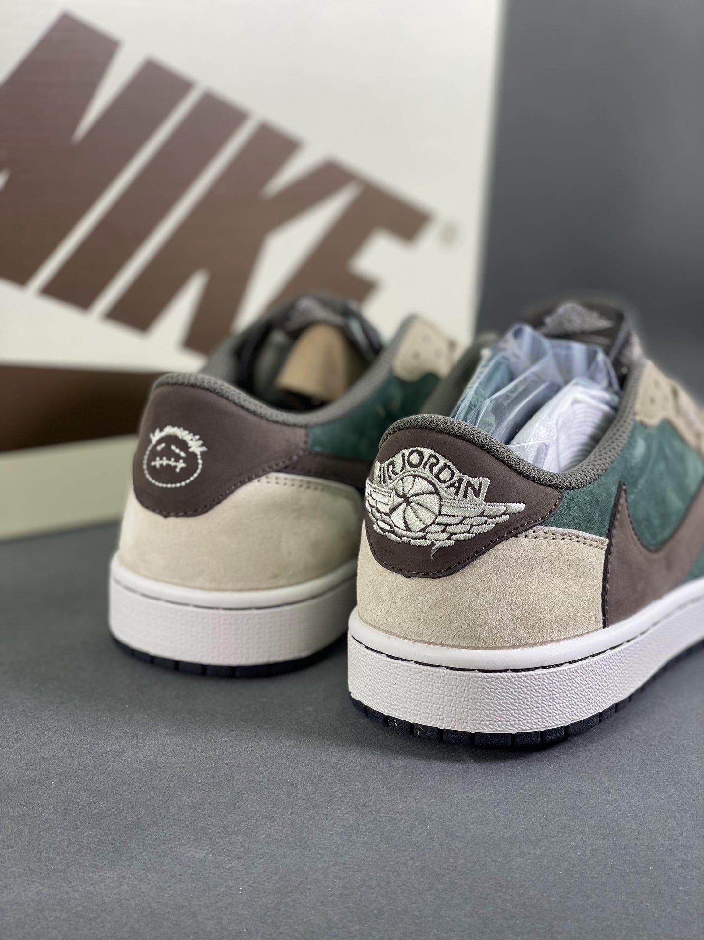 Designer Air Jordan 1 Low x Travis Scott