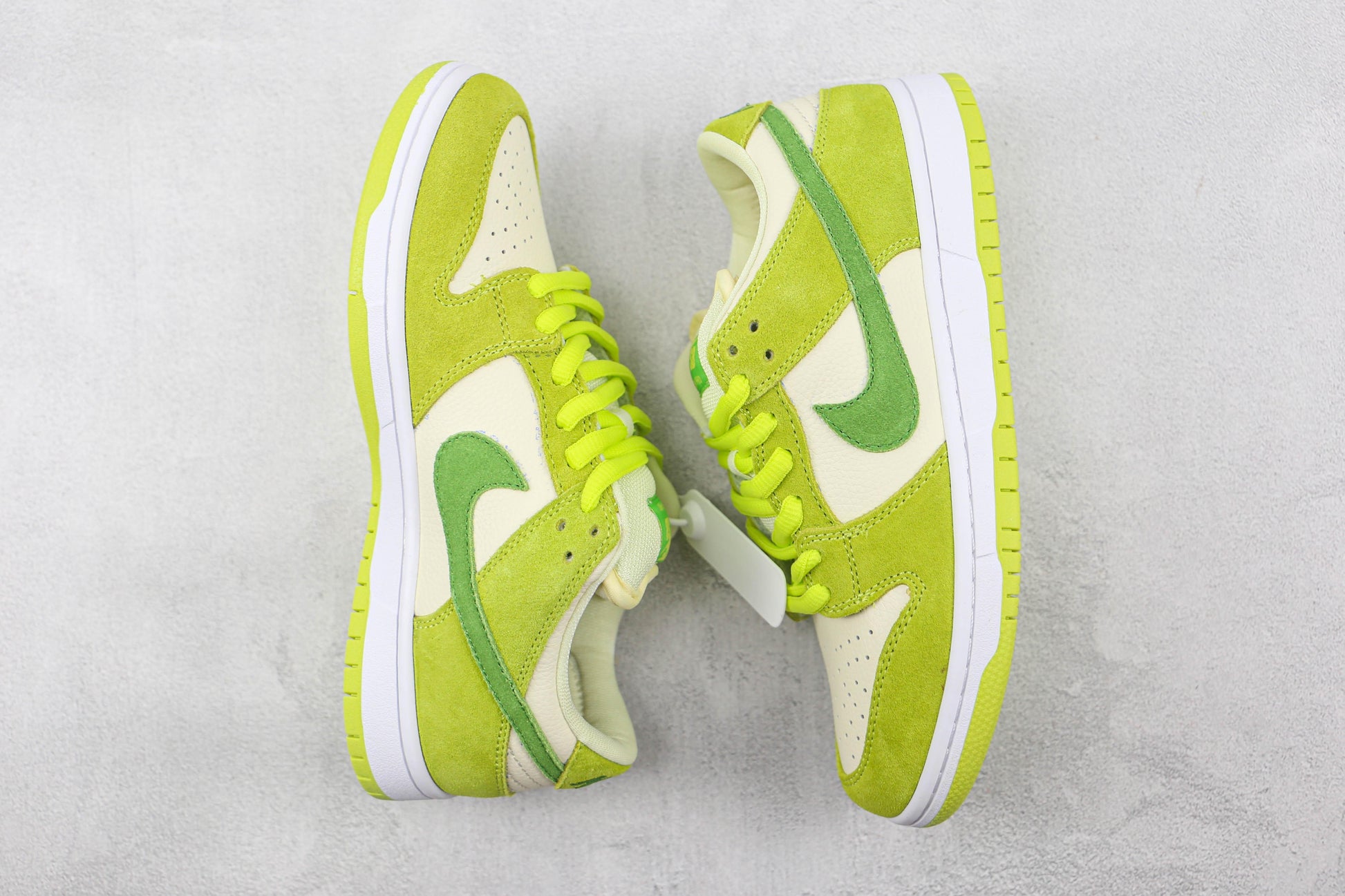 Designer NK SB Dunk Low Pro Sour Apple DM0807-300