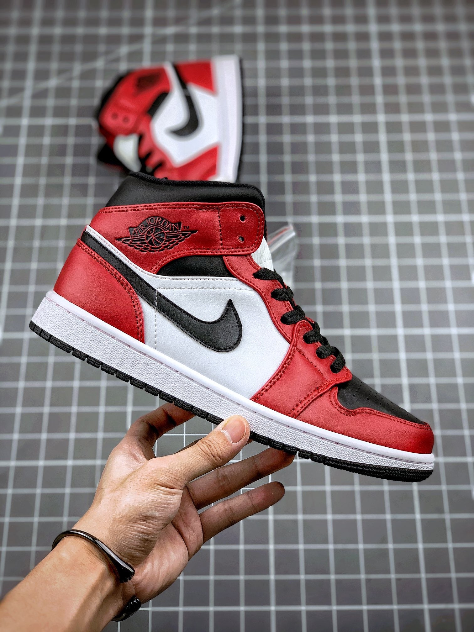 Designer Air Jordan 1 Mid “Gym Red” 554724-069