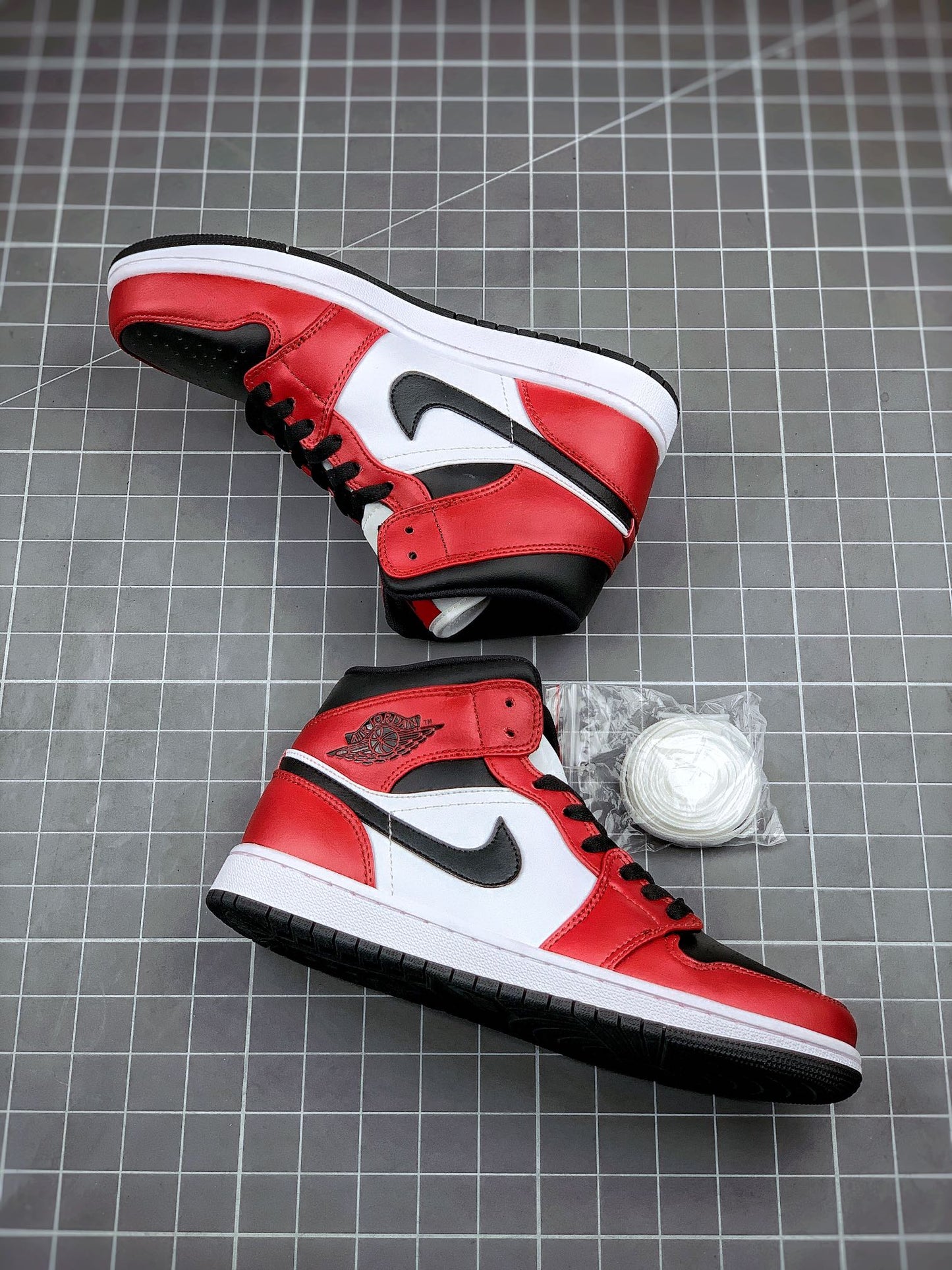 Designer Air Jordan 1 Mid “Gym Red” 554724-069