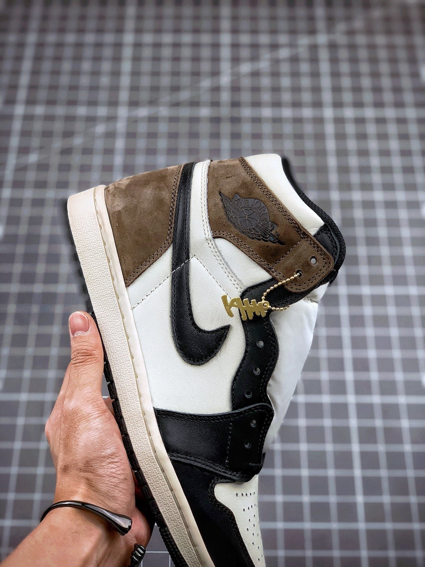 Designer Jordan 1 Retro High Dark Mocha - 555088-105