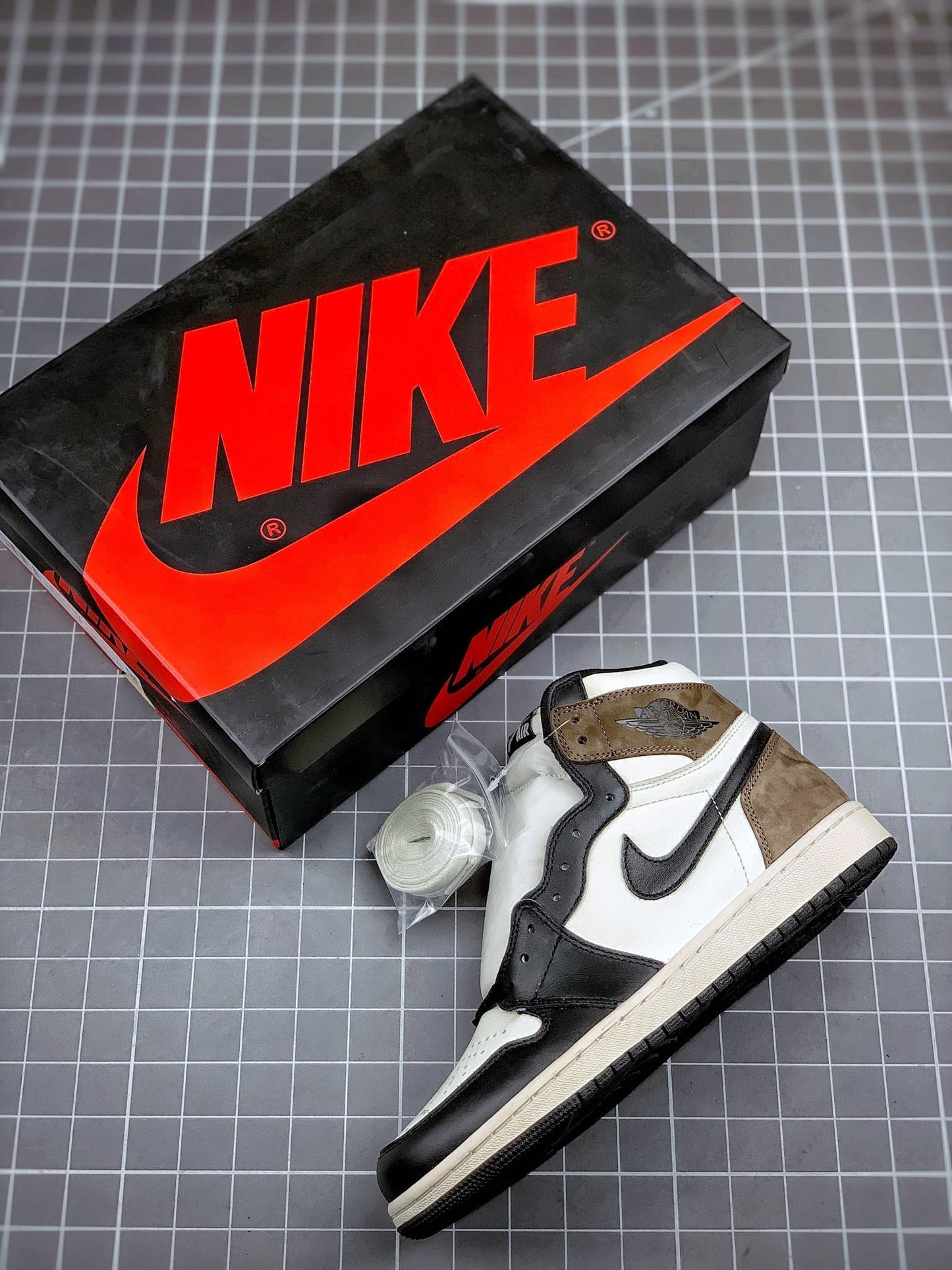 Designer Jordan 1 Retro High Dark Mocha - 555088-105