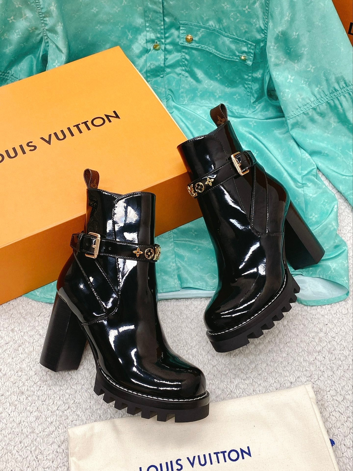 Luxury Shoes - LU-V - 570