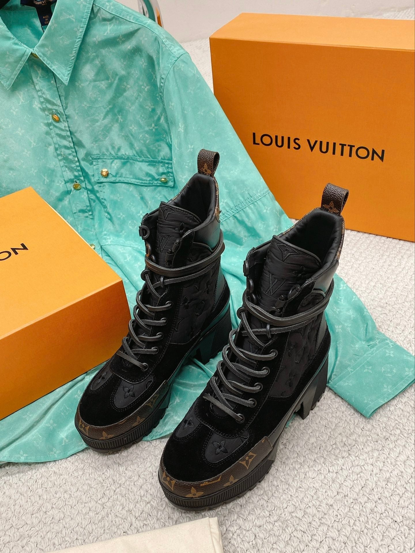 Luxury Shoes - LU-V - 560