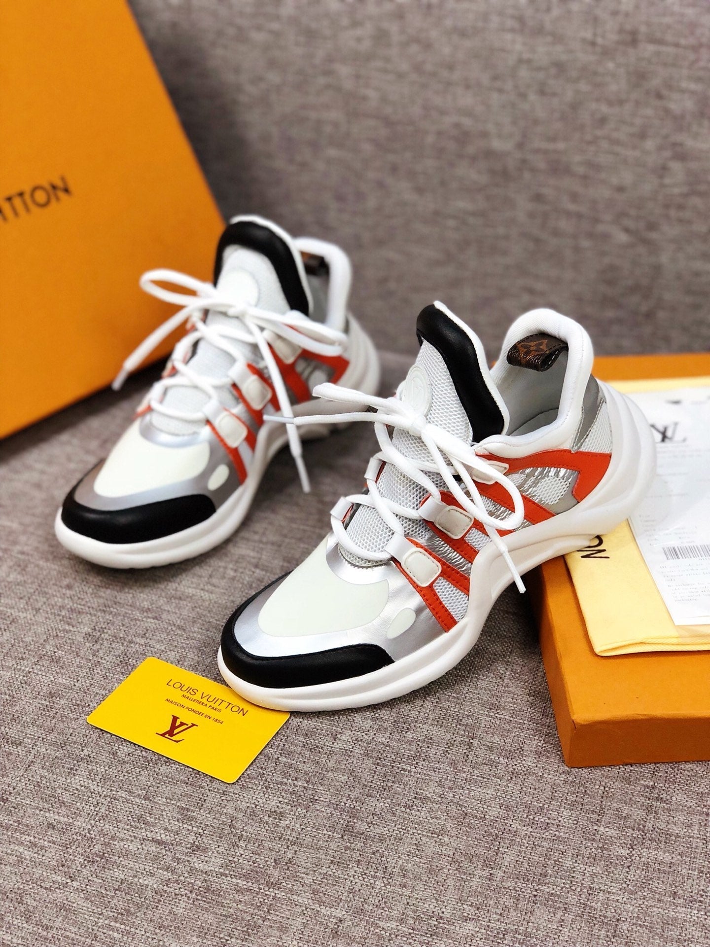 VO - LUV Archlight White Black Orange Sneaker