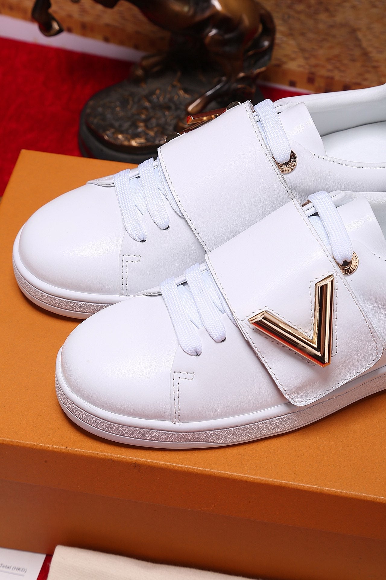 VO - LUV Font Row White Sneaker