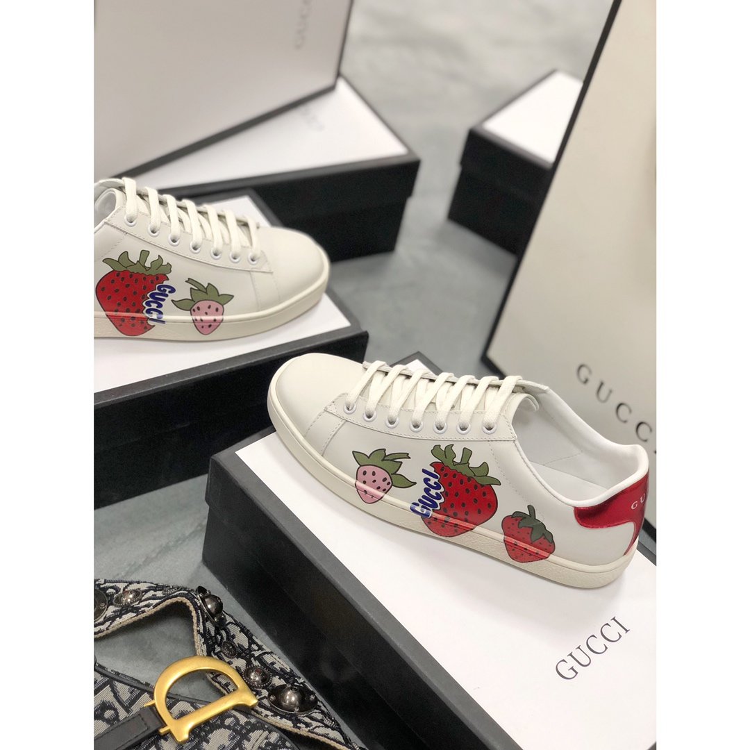 VO - GCI ACE STRAWBERRY MIRROR Sneaker 085