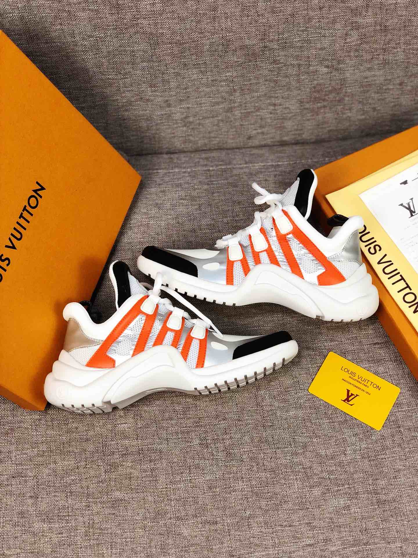 VO - LUV Archlight White Black Orange Sneaker