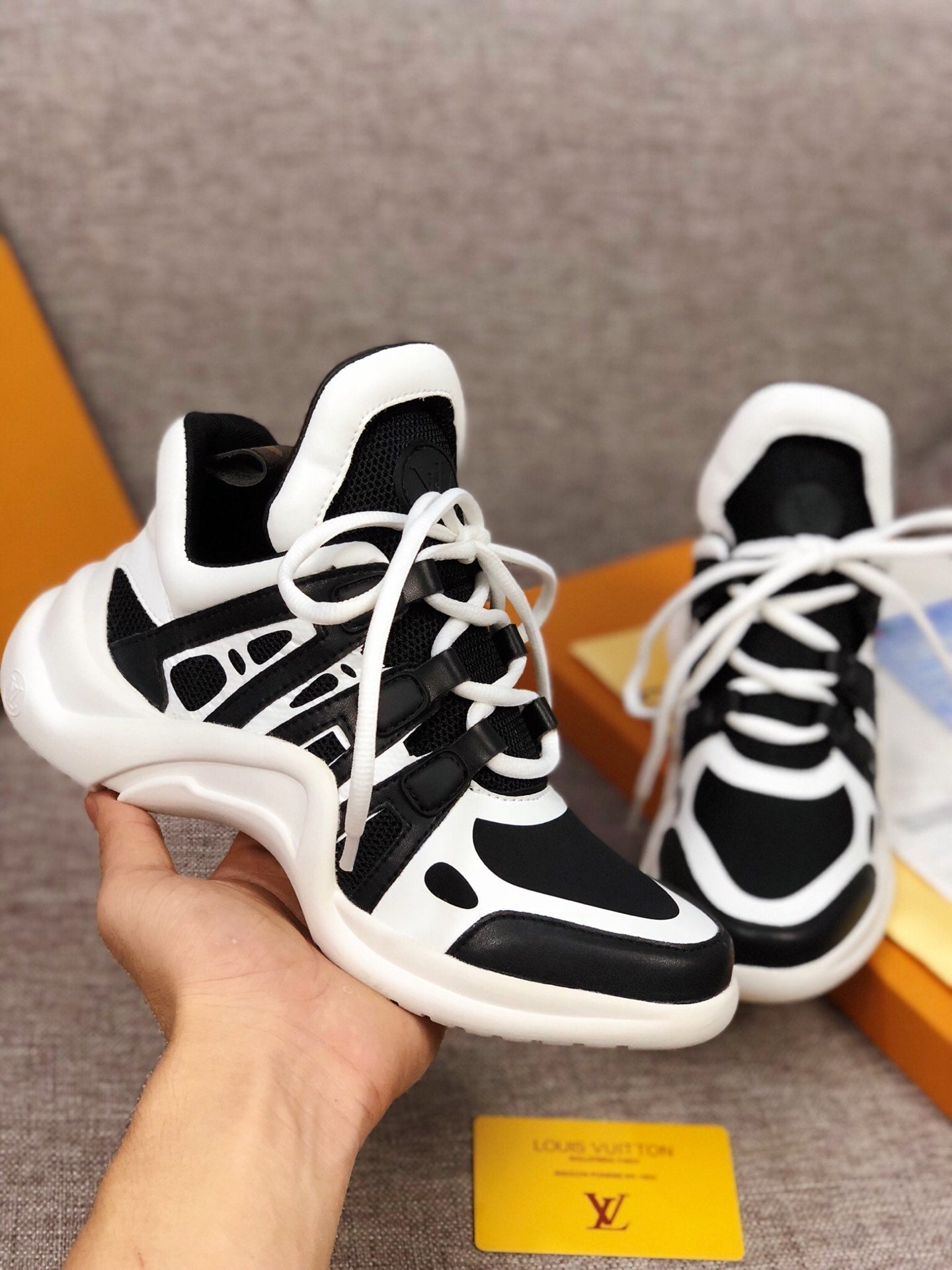 VO - LUV Archlight Black White Sneaker