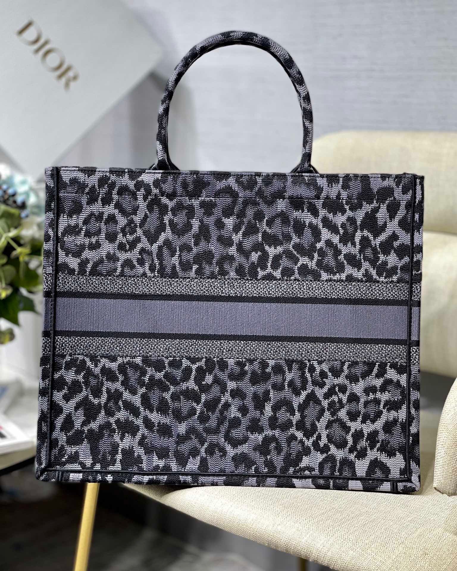 DI Large Book Tote Gray Multicolor , For Women, Women’s Handbags 16.5in/42cm CD M1286ZRHM_M842