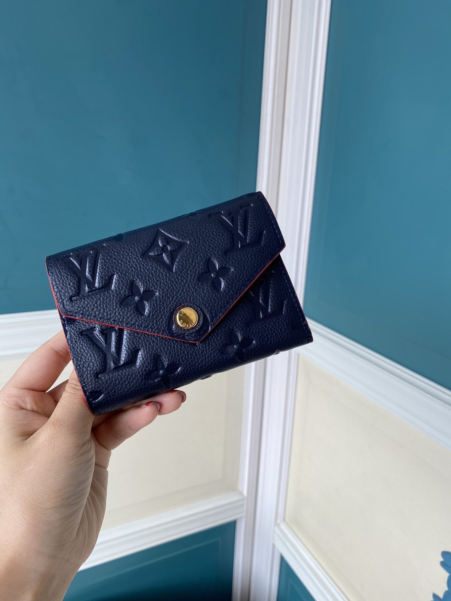 VO - AF Wallets LUV 059