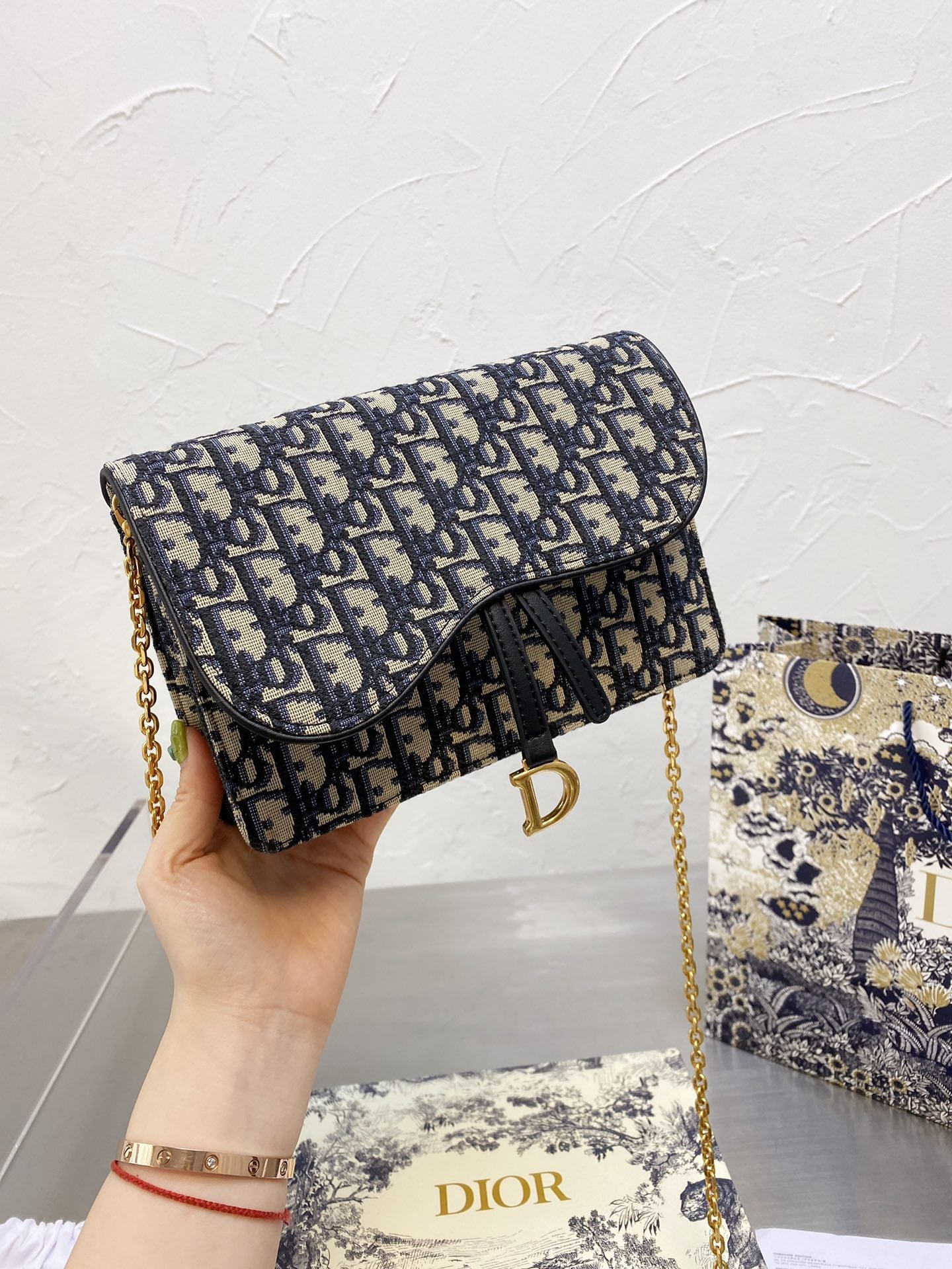 VO - AF Handbags DIR 049