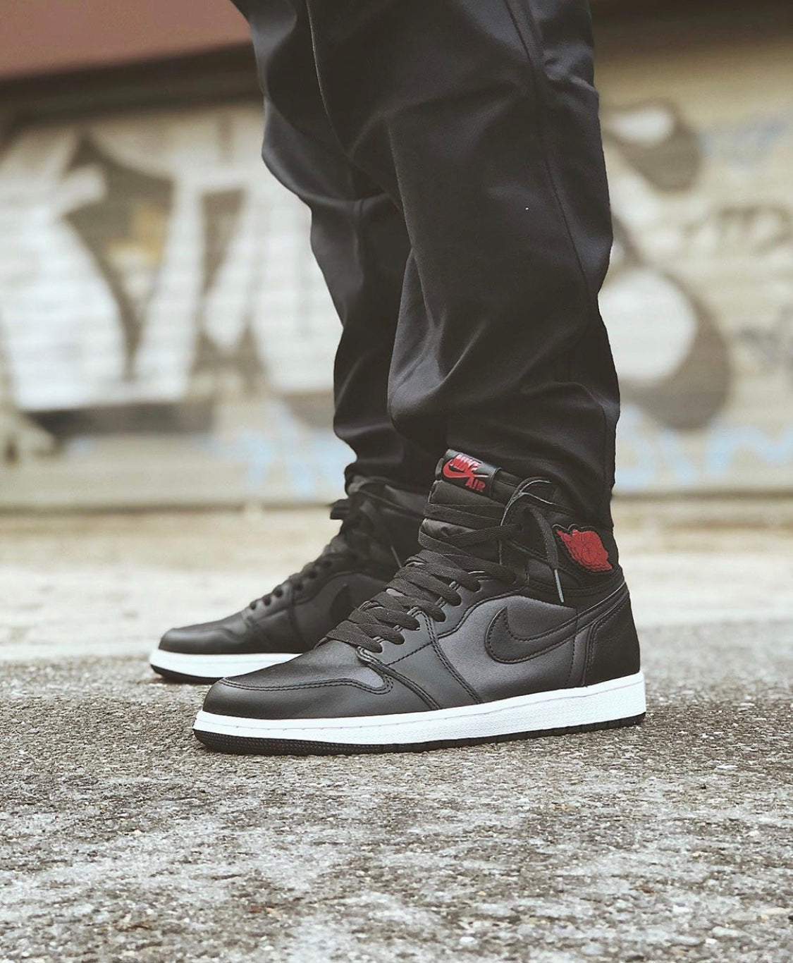 VO - AJ1 black and red silk