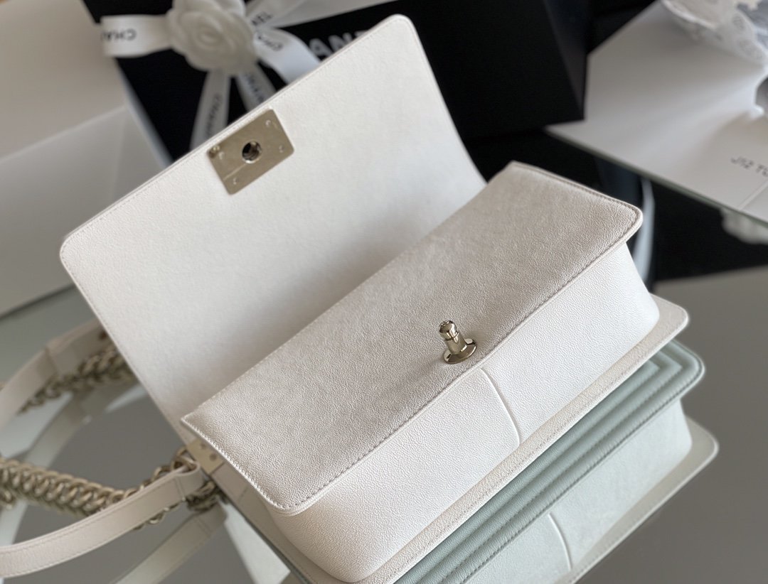 ChanelMedium Classic Flap Bag 25cm White For Women A67086