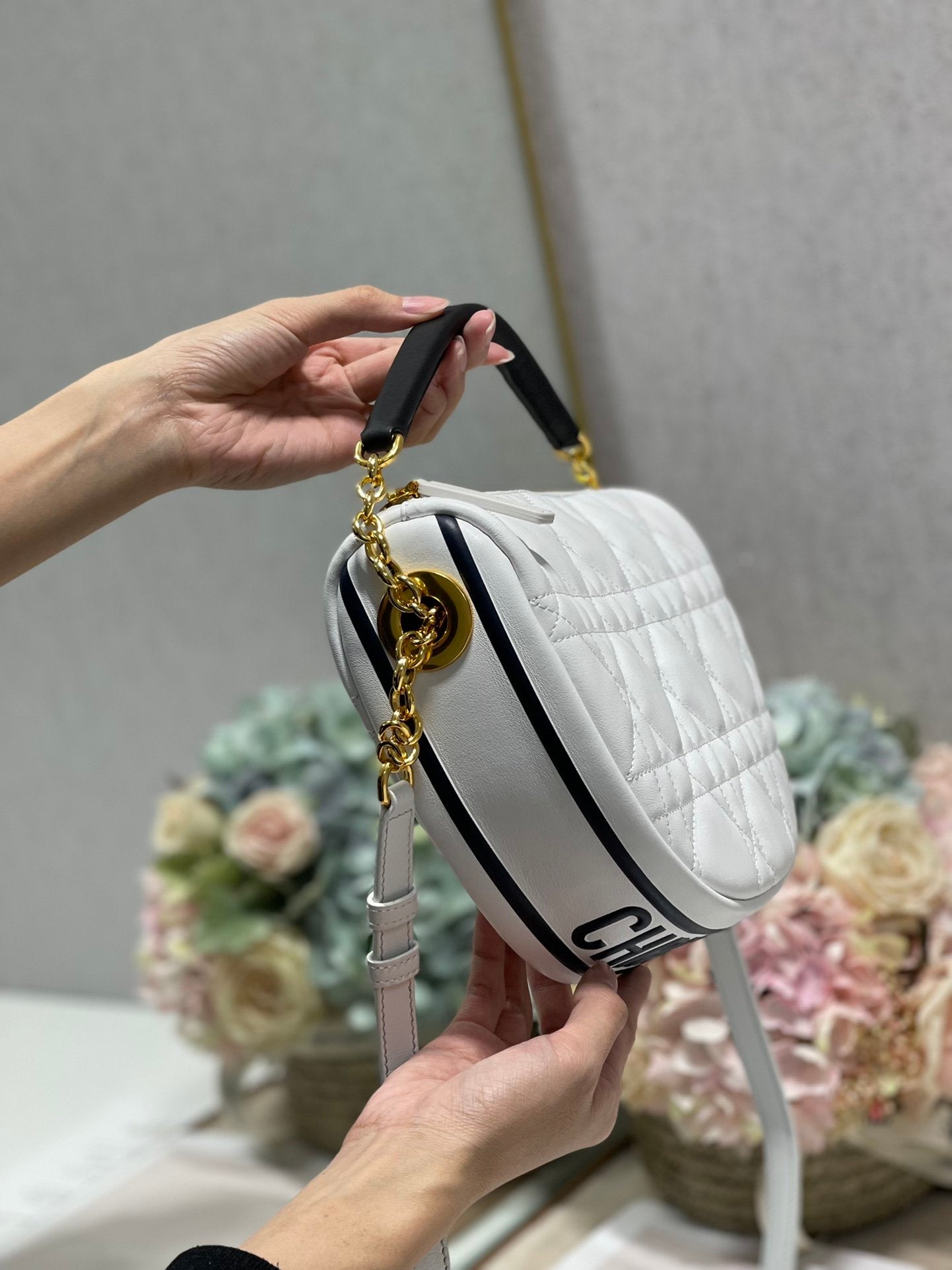 DI Medium Vibe Hobo Bag White Cannage, White Handbags, Crossbody Bags, 30cm CD M7201ONOA_M879