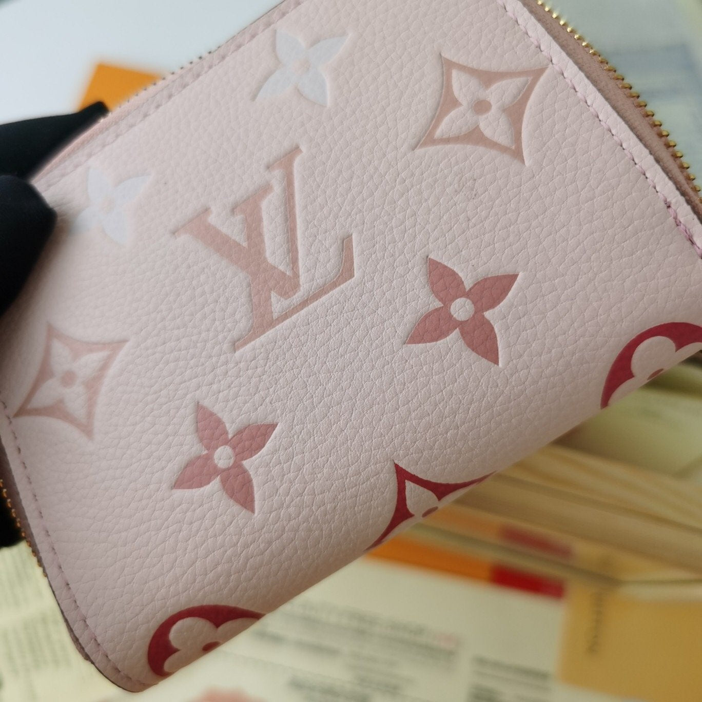 VO - AF Wallets LUV 111