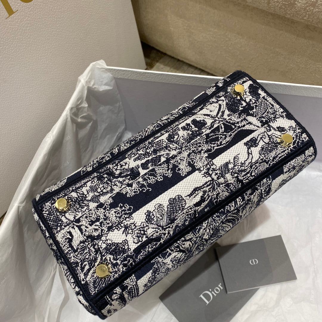 DI Medium Lady D-Lite Bag Toile de Jouy Stripes Embroidery, Navy Blue Handbags, 24cm CD M0565ORLP_M928