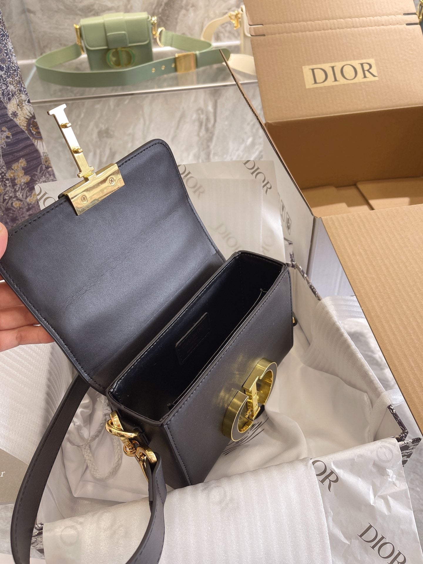 VO - AF Handbags DIR 046