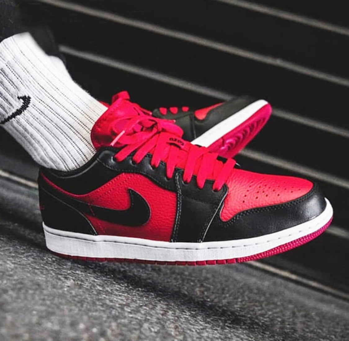 VO - AJ1 new black red